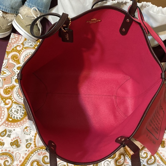 COACH REVERS-ABLE 2 WAY SHOULDER BAG W/ WRISTLER/MAKEUP CASE PRELOVED - Picture 6 of 10